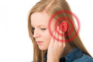Боль в ухе с повышением температуры тела - признак воспаления уха (отита)