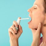 Чем брызгать горло при ларингите