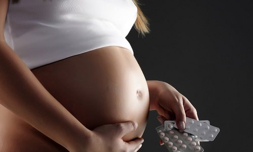 Для лечения герпеса во время беременности врачи назначают пероральное применение иммуномодуляторов