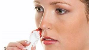 как вызвать кровь из носа быстро