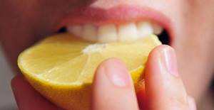 Лимон при ангине и боли в горле у взрослых и детей: рецепты, можно ли есть