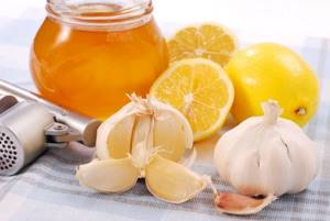 мед, лимоны, чеснок помогут избавиться от кашля