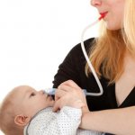 Помогаем грудничку очистить носик при помощи соплеотсоса: выбираем аспиратор, изучаем правила использования и противопоказания