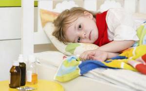 Ребенку, заболевшему ангиной, необходимо обеспечить постельный режим