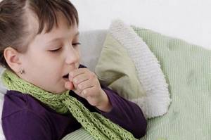 Родители знают, что достаточно часто влажный кашель у ребенка бывает и без температуры.