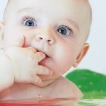 Слюни у малыша – распространенное явление