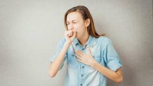 Сухой кашель - крайне болезненный симптом