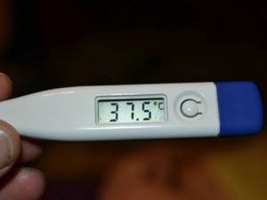 Температура 37,5°, кашель, насморк, головная боль: причины и способы лечения