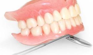 Зубные протезы — появился неприятный запах изо рта
